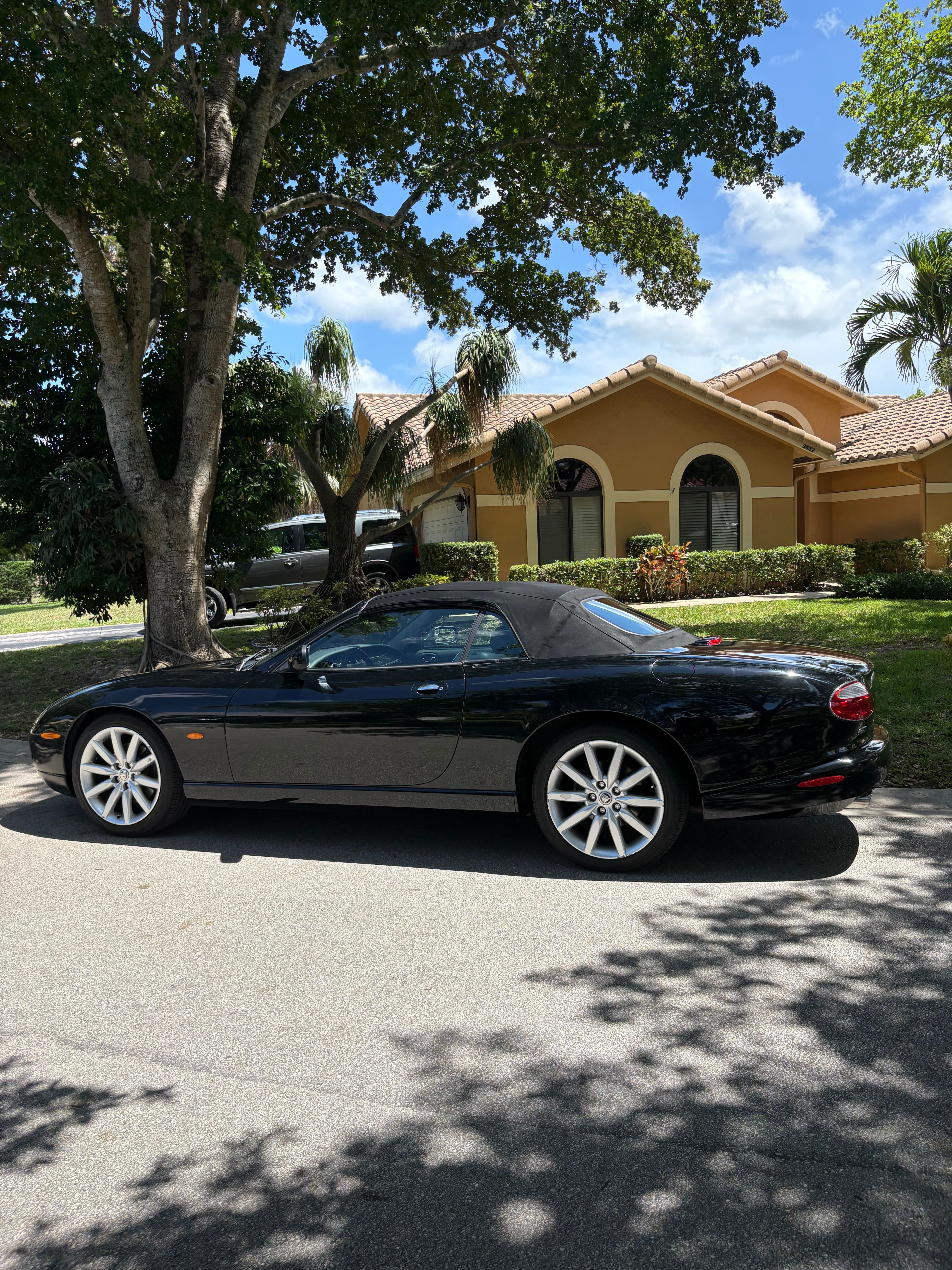 Used 2005 Jaguar XK8 Convertible RWD image 2