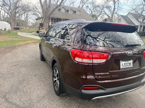 Used 2016 Kia Sorento EX image 9