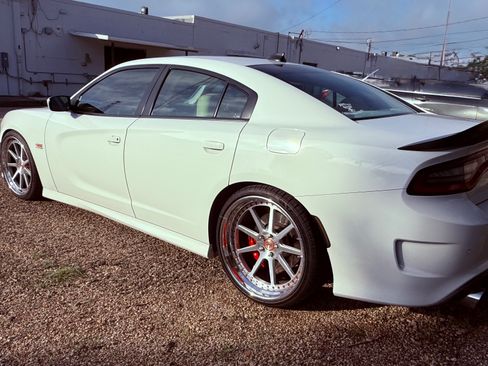 Used 2016 Dodge Charger R/T Scat Pack image 12