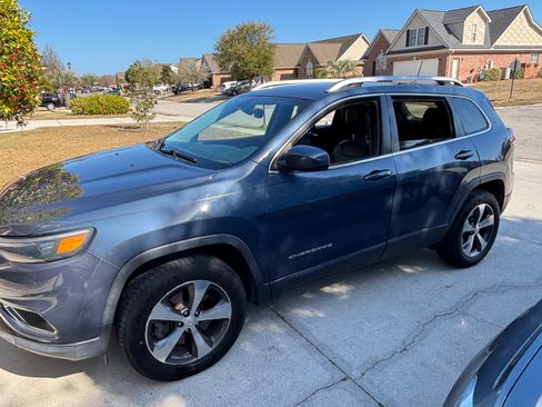 Used 2020 Jeep Cherokee Limited image 1