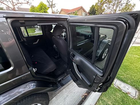 Used 2017 Jeep Wrangler Unlimited Sahara w/ Connectivity Group image 20