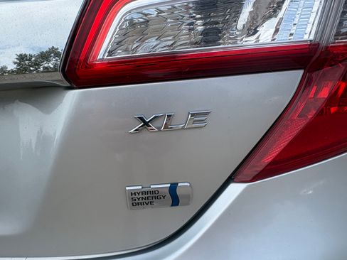 Used 2014 Toyota Camry XLE w/ Leather Package FWD image 6