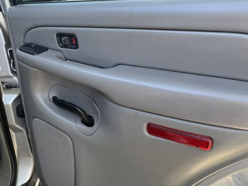 Used 2004 Chevrolet Tahoe LT w/ LT Preferred Equipment Group image 21