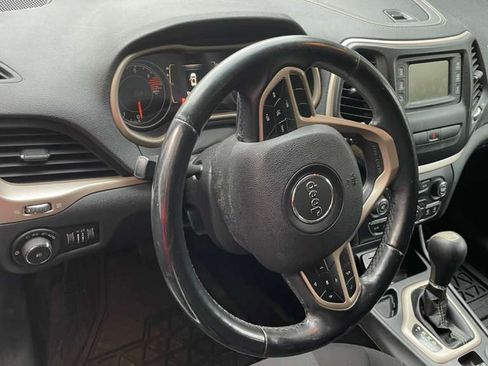 Used 2017 Jeep Cherokee Latitude image 7