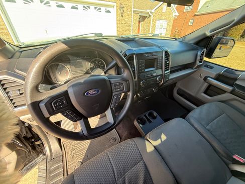 Used 2016 Ford F150 XLT image 10