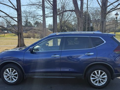 Used 2019 Nissan Rogue S w/ Special Edition Package image 4