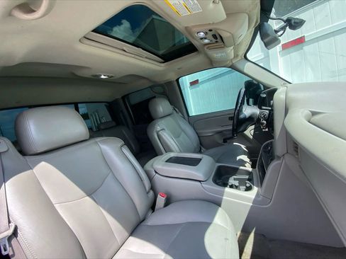 Used 2005 Chevrolet Silverado 2500 LT w/ Heavy-Duty Power Package image 9