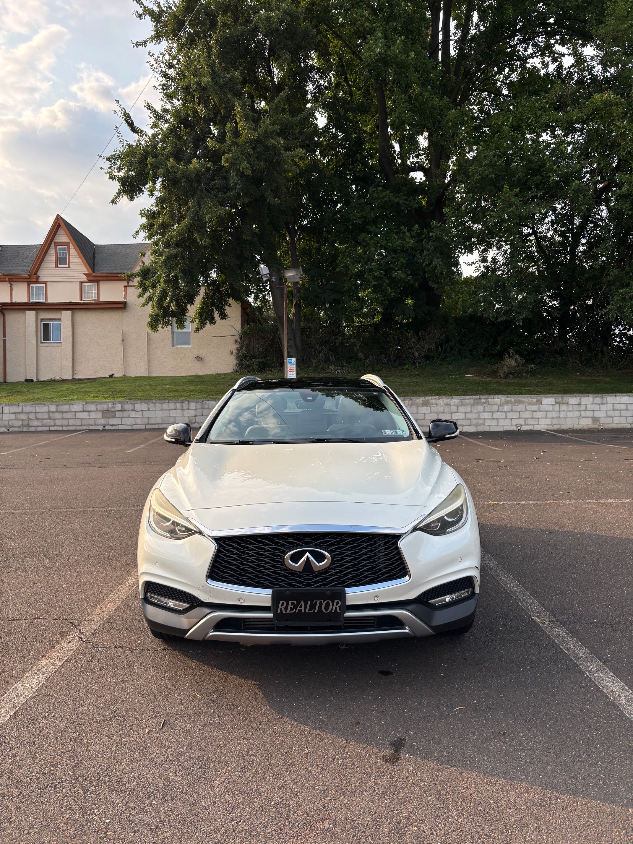 Used 2018 INFINITI QX30 Premium w/ Navigation Package AWD/4WD image 5