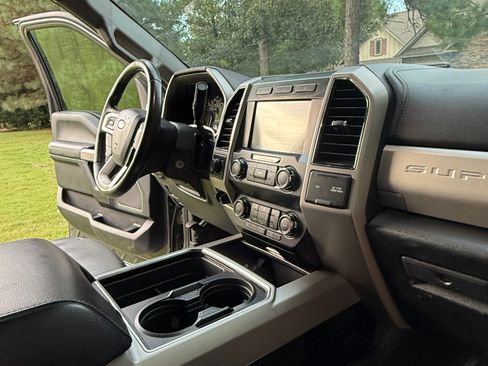 Used 2020 Ford F250 Lariat w/ Lariat Value Package AWD/4WD image 9