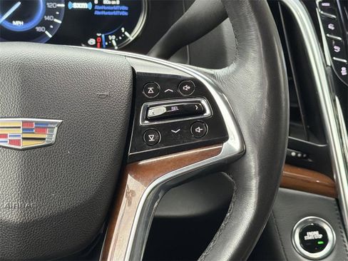 Used 2020 Cadillac Escalade ESV Luxury image 2