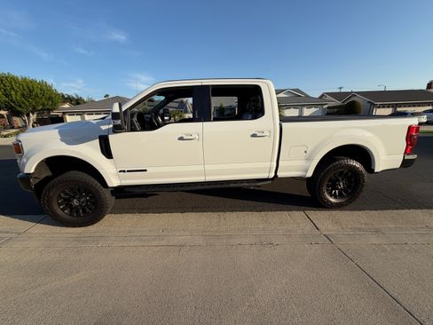 Used 2020 Ford F250 Lariat w/ Lariat Value Package AWD/4WD image 2