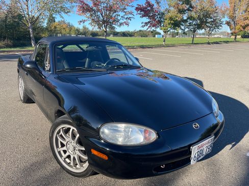 Used 1999 MAZDA MX-5 Miata image 2