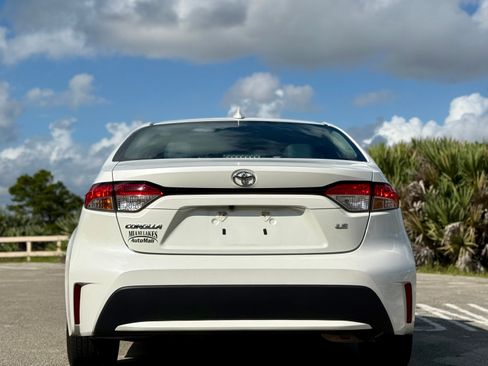 Used 2021 Toyota Corolla LE image 6