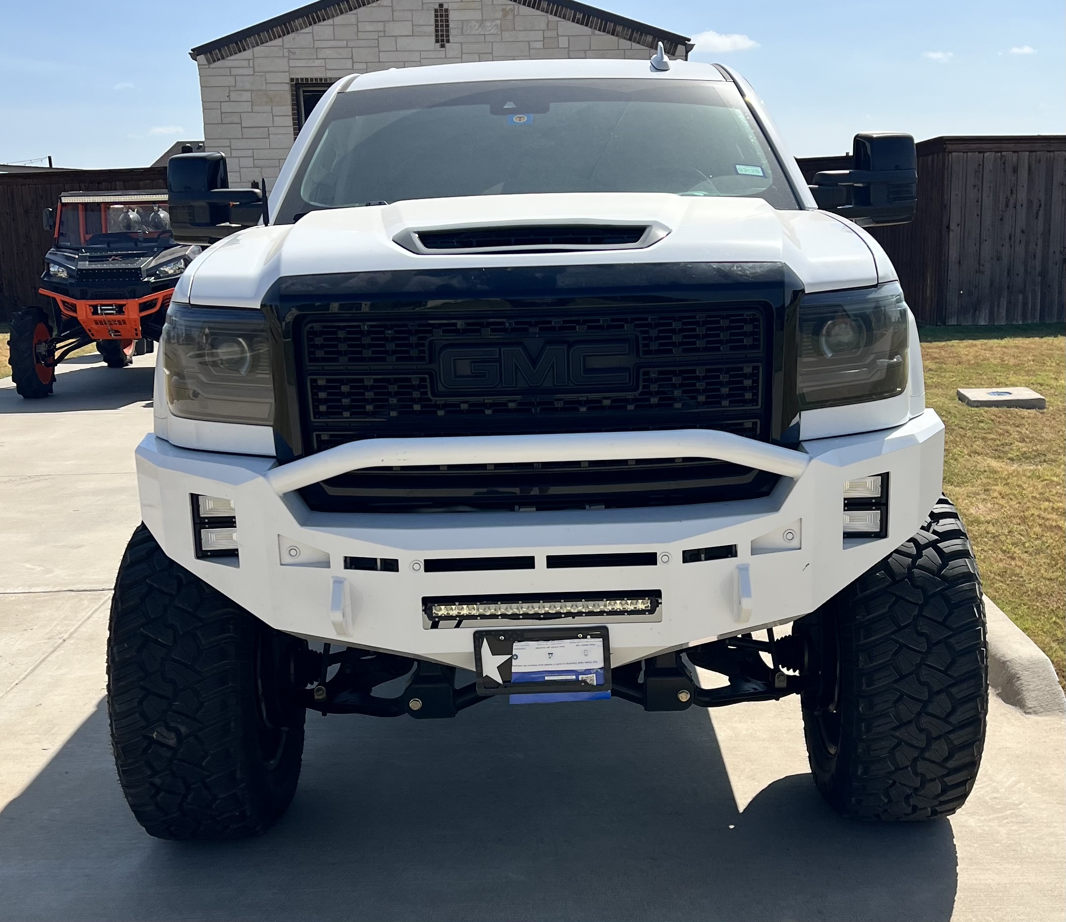 Used 2019 GMC Sierra 2500 Denali w/ Duramax Plus Package AWD/4WD image 1