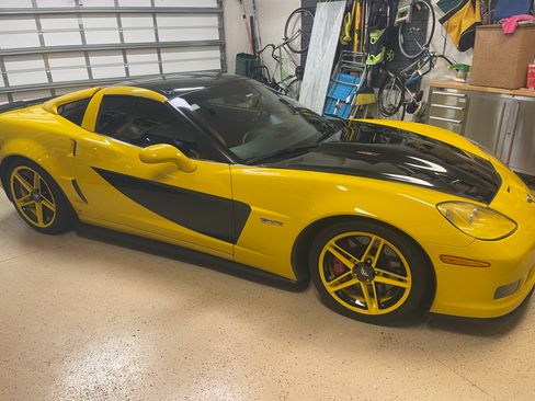 Used 2006 Chevrolet Corvette Z06 w/ Preferred Equipment Group RWD image 1
