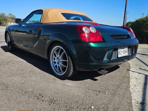 Used 2003 Toyota MR2 image 29
