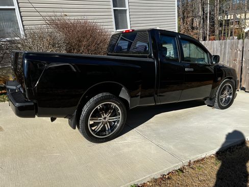 Used 2004 Nissan Titan XE image 25