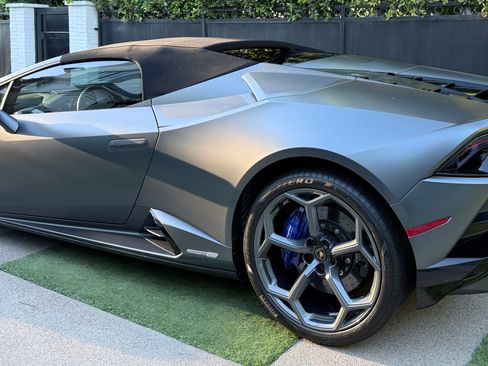 Used 2023 Lamborghini Huracan EVO image 8