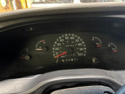 Used 2000 Ford E-350 and Econoline 350 Club Wagon RWD image 10