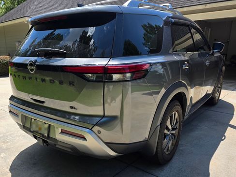 Used 2022 Nissan Pathfinder SL FWD image 5