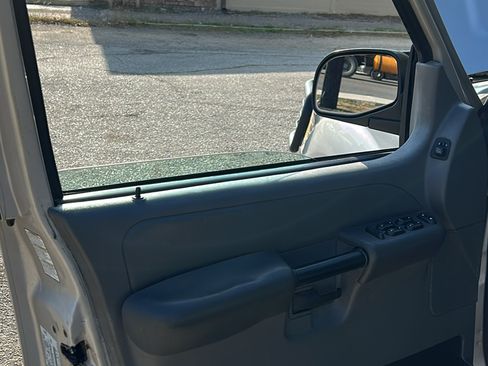 Used 2004 Ford Explorer Sport Trac XLT image 10
