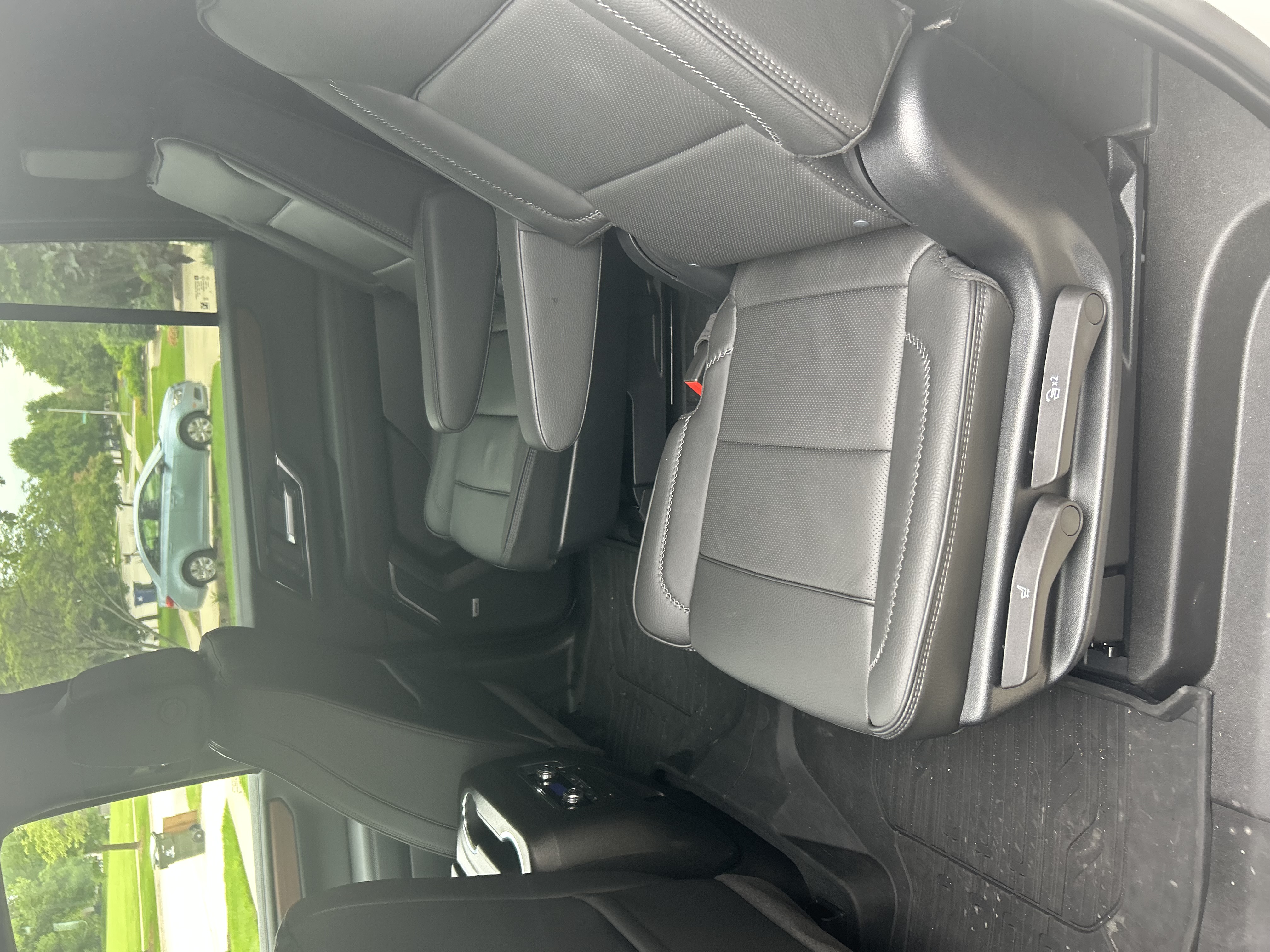 Used 2025 GMC Yukon XL Denali w/ Sun & Power Step Package AWD/4WD image 9