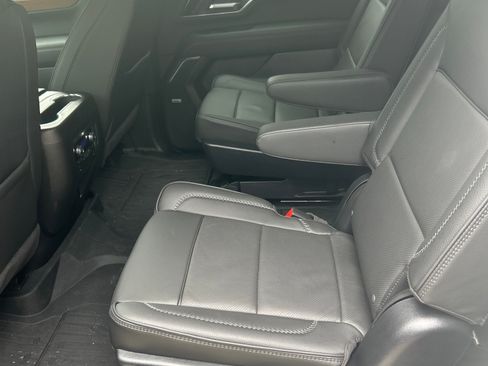 Used 2025 GMC Yukon XL Denali w/ Sun & Power Step Package AWD/4WD image 6