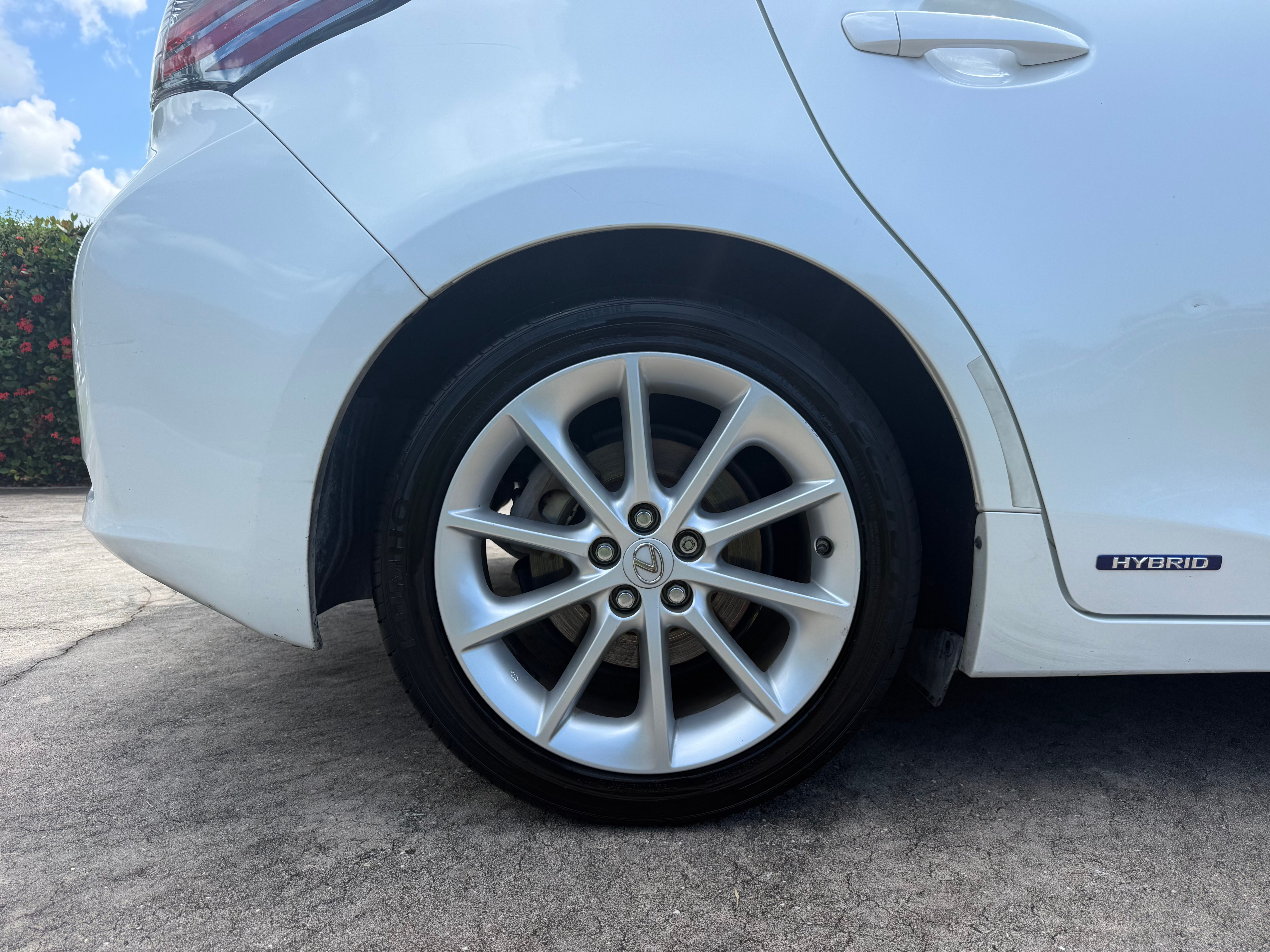 Used 2013 Lexus CT 200h w/ Premium Pkg w/Backup Camera FWD image 16