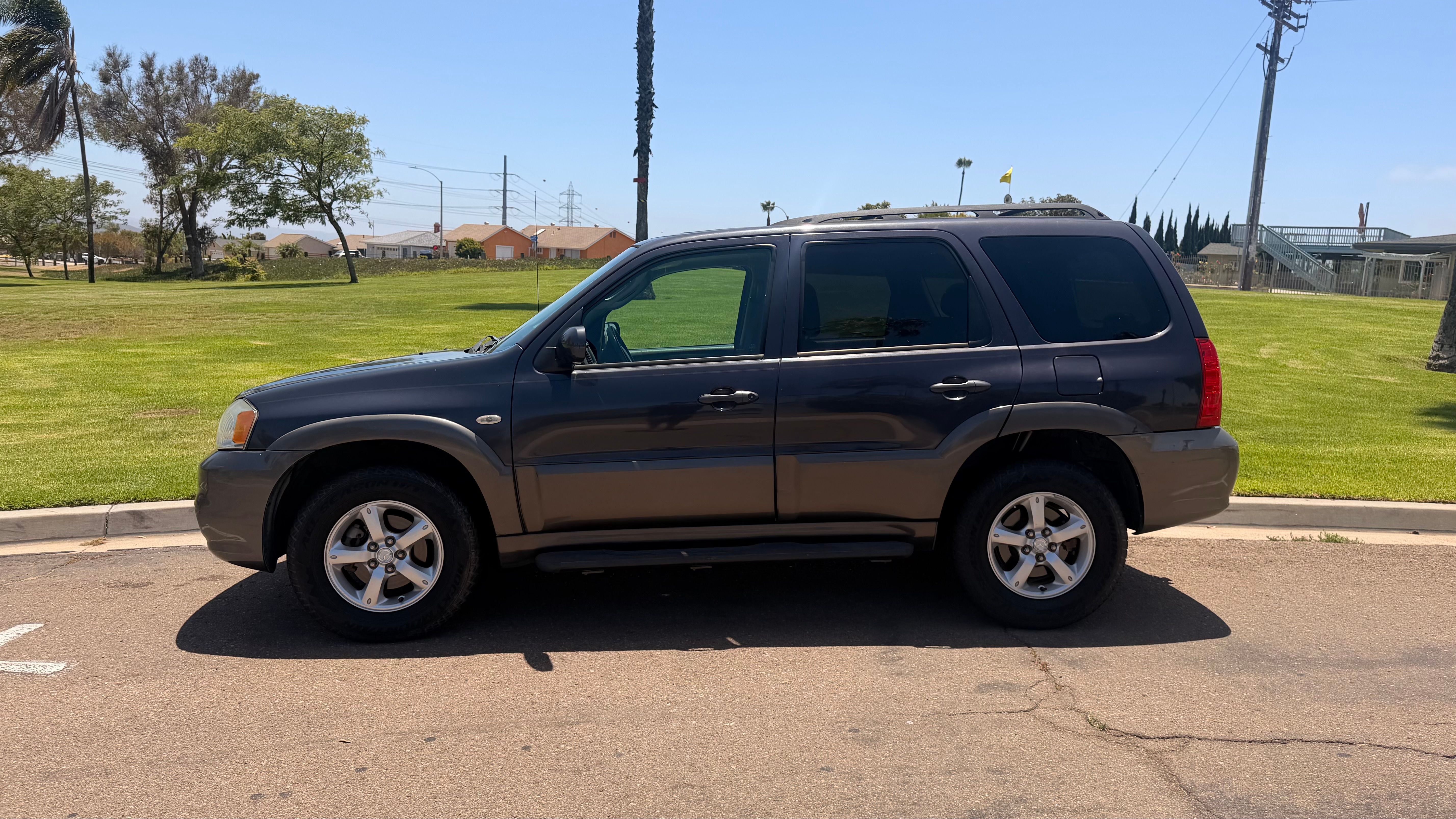 Used 2005 MAZDA Tribute s w/ Package 1 AWD/4WD image 2