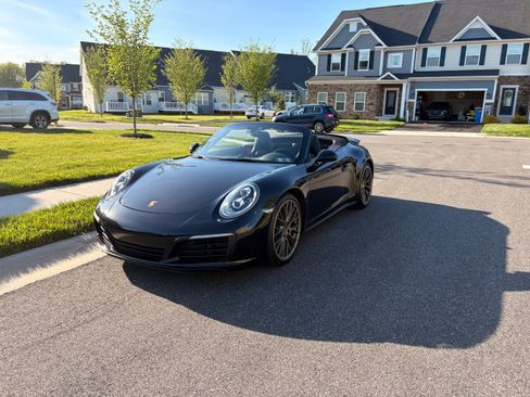 Used 2017 Porsche 911 Carrera 4S AWD/4WD image 2
