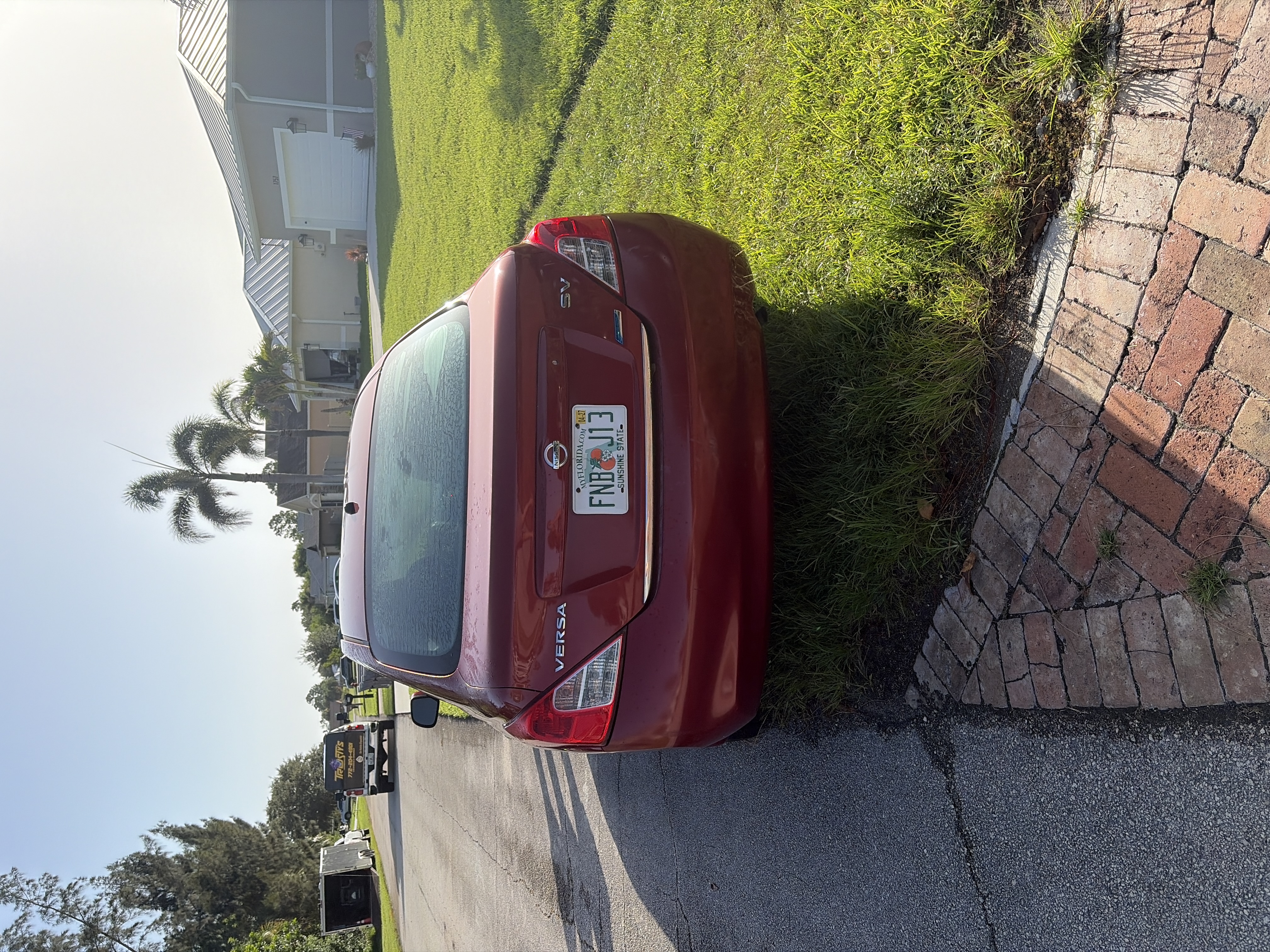 Used 2012 Nissan Versa SV FWD image 2