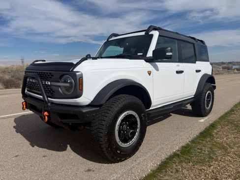 Used 2023 Ford Bronco Badlands w/ Sasquatch Package image 2