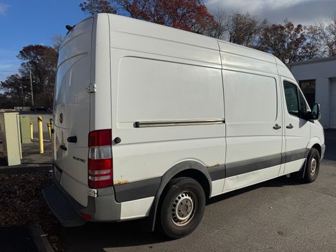 Used 2014 Mercedes-Benz Sprinter 2500 image 21