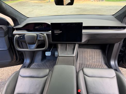 Used 2022 Tesla Model X Plaid image 19
