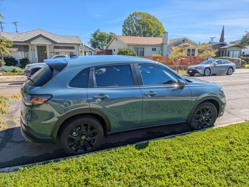 Used 2025 Honda HR-V Sport image 4