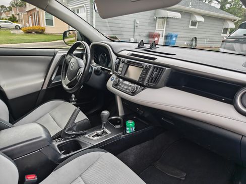 Used 2016 Toyota RAV4 XLE AWD/4WD image 11