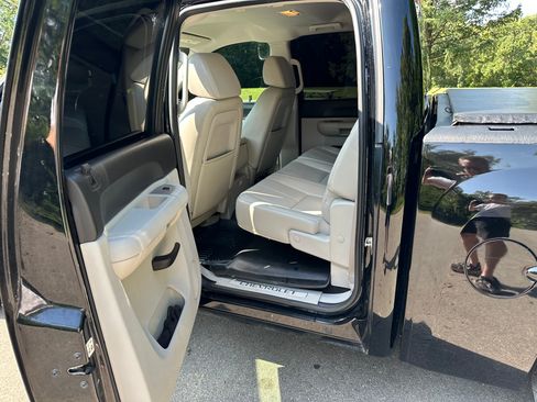 Used 2009 Chevrolet Silverado 1500 LT w/ Regional Value Package image 10