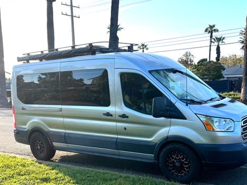 Used 2017 Ford Transit 350 XLT image 3