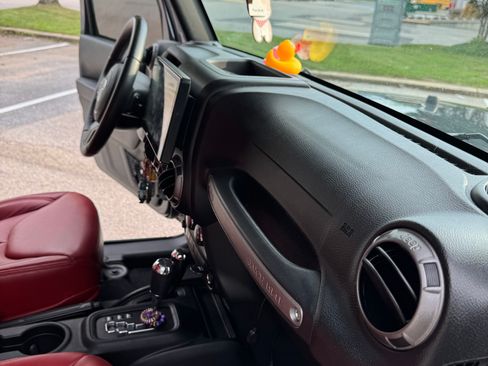 Used 2018 Jeep Wrangler Unlimited Sport S AWD/4WD image 26