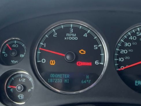 Used 2009 Chevrolet Suburban LTZ RWD image 10