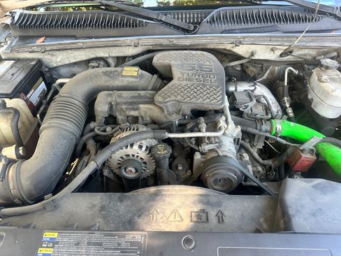 Used 2004 Chevrolet Silverado 2500 LS w/ Heavy-Duty Power Package RWD image 12