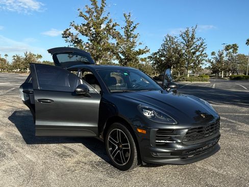 Used 2020 Porsche Macan S image 2