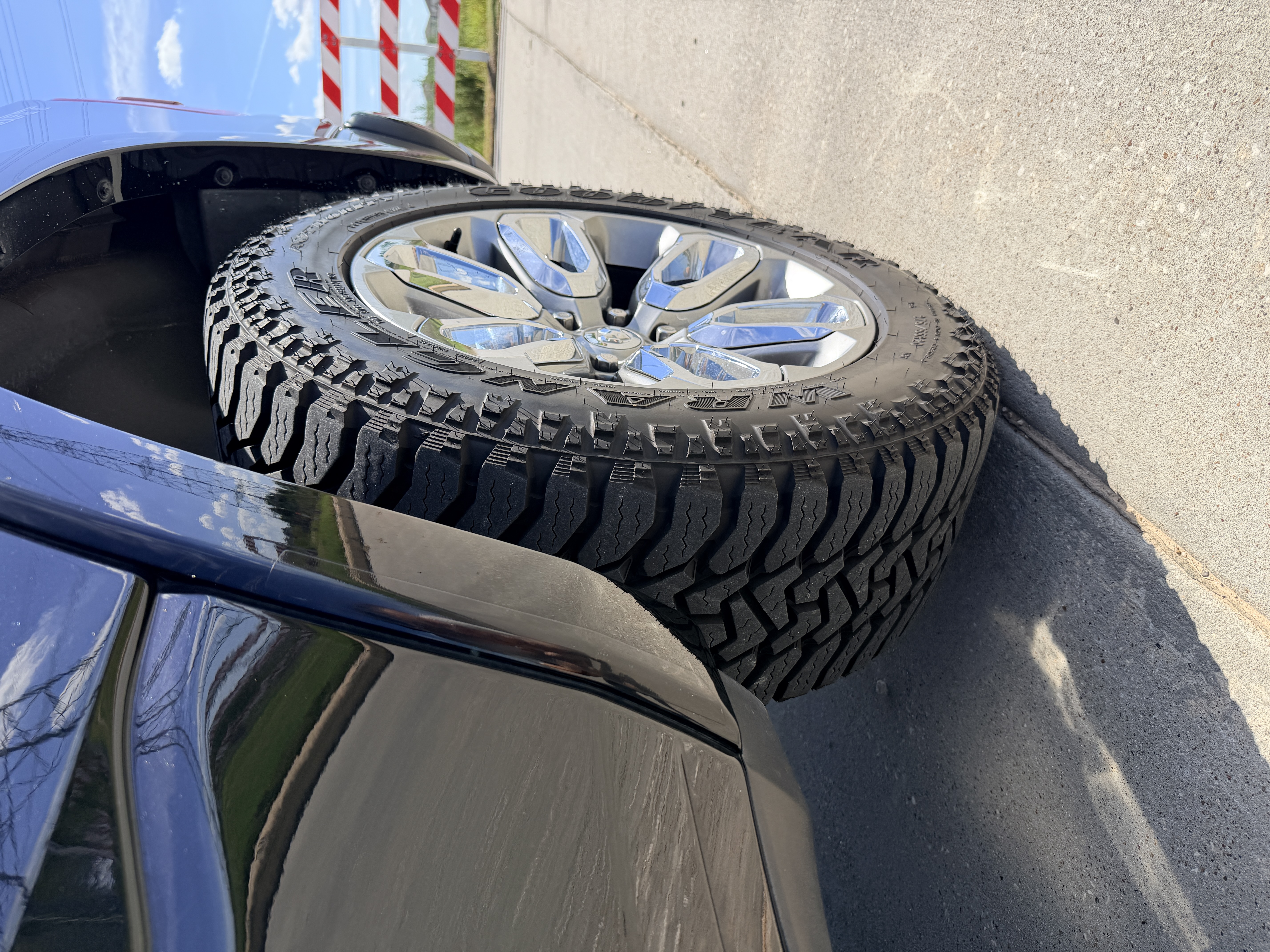 Used 2020 RAM 1500 Laramie w/ Sport Appearance Package AWD/4WD image 13