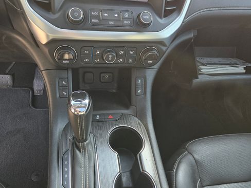 Used 2018 GMC Acadia SLT image 12