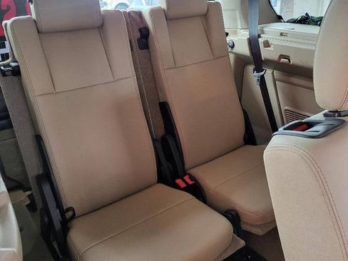 Used 2016 Land Rover LR4 HSE Silver Edition image 9