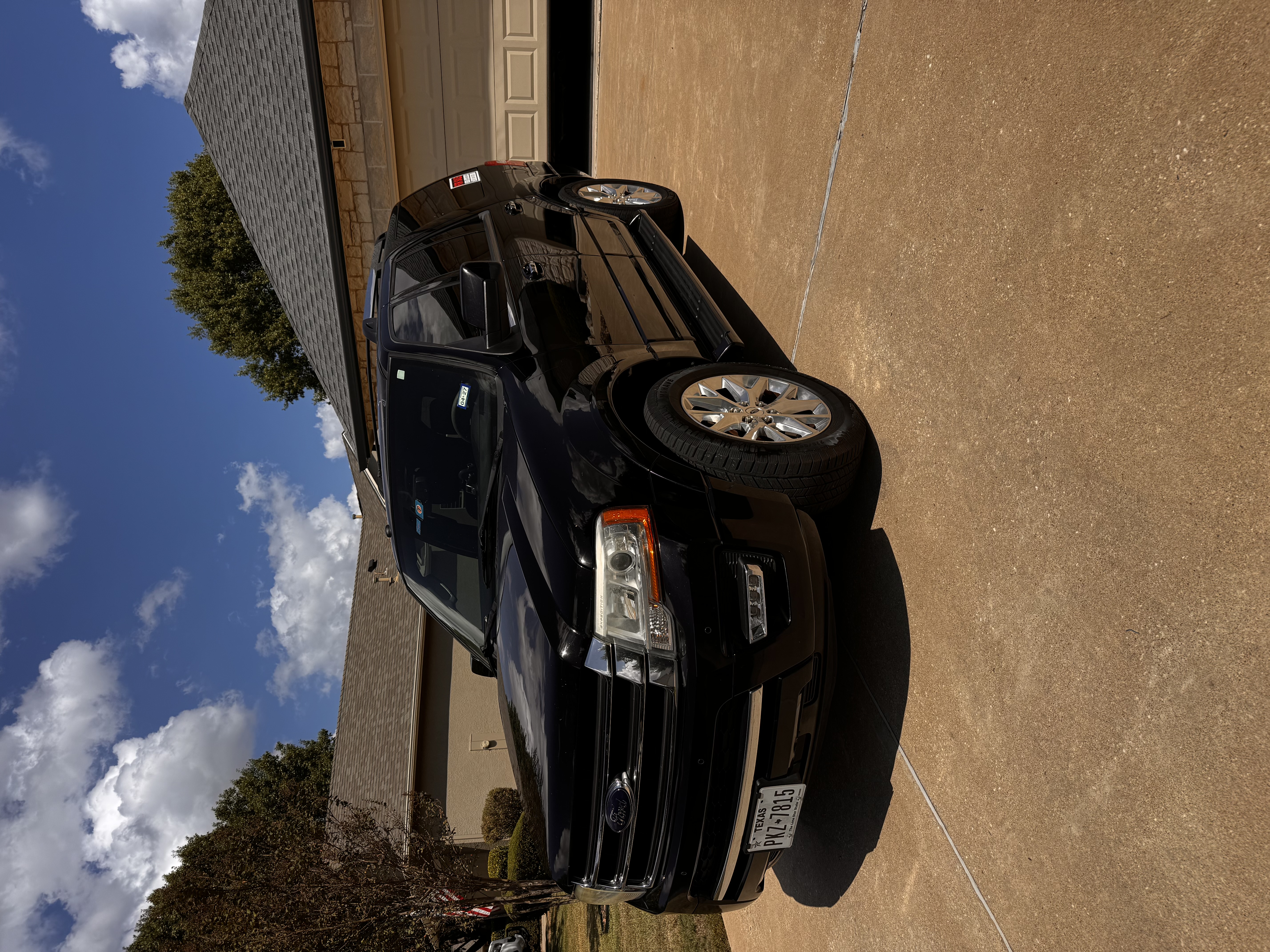 Used 2017 Ford Expedition Limited RWD image 1