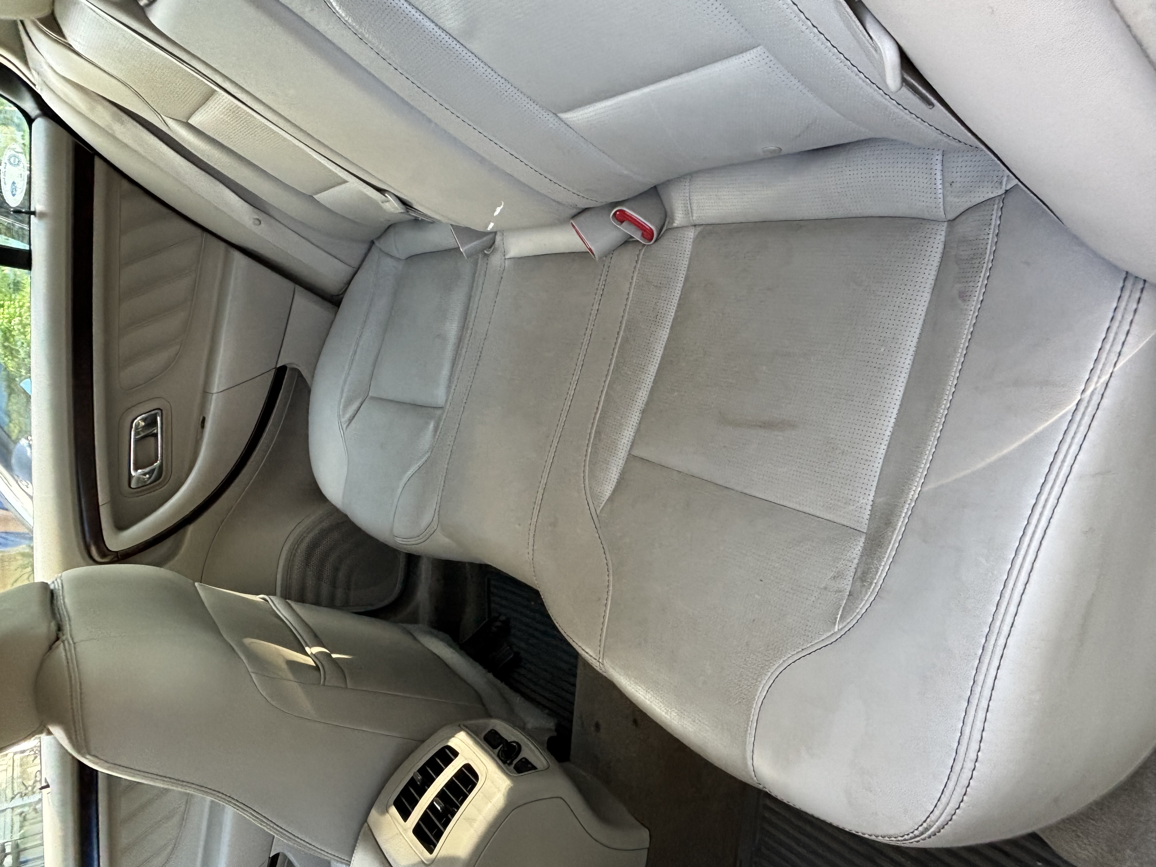 Used 2011 Ford Taurus Limited w/ 301A Rapid Spec Order Code FWD image 2