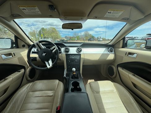 Used 2005 Ford Mustang GT Premium image 10