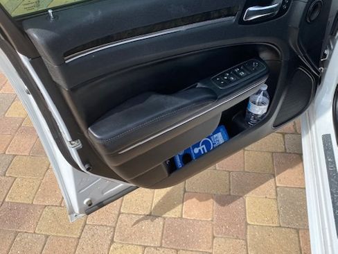 Used 2013 Chrysler 300 C image 2