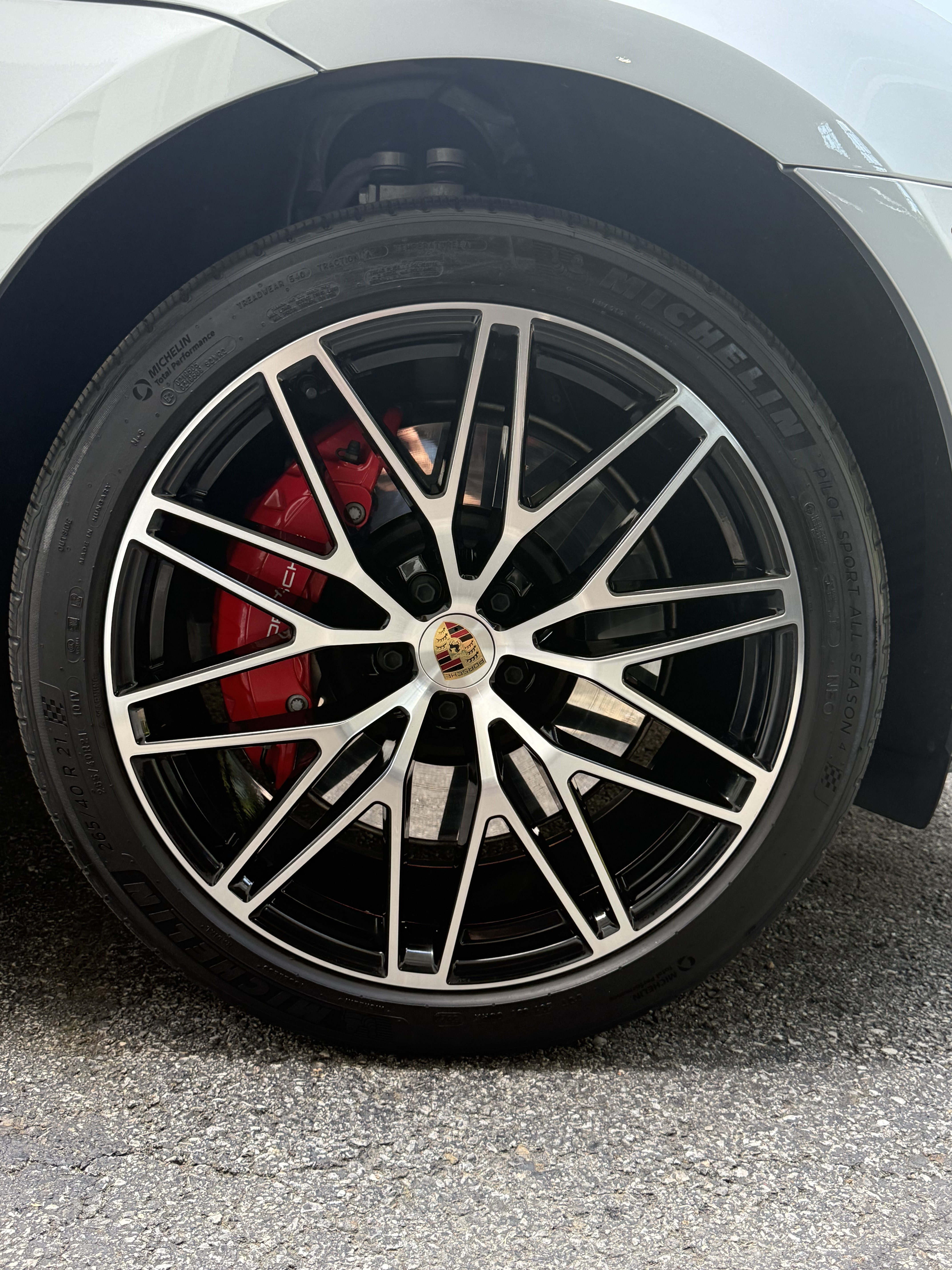 Used 2024 Porsche Macan GTS AWD/4WD image 27